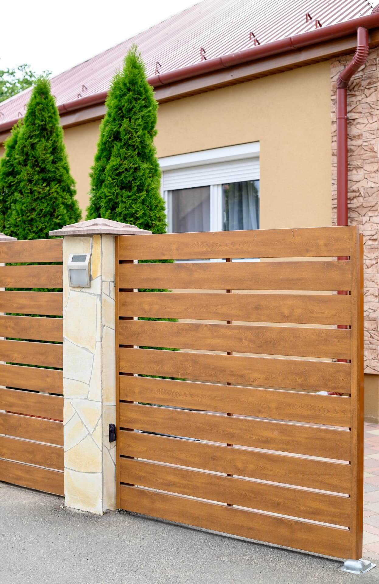 Aranytölgy Kerítéselem zárt profil