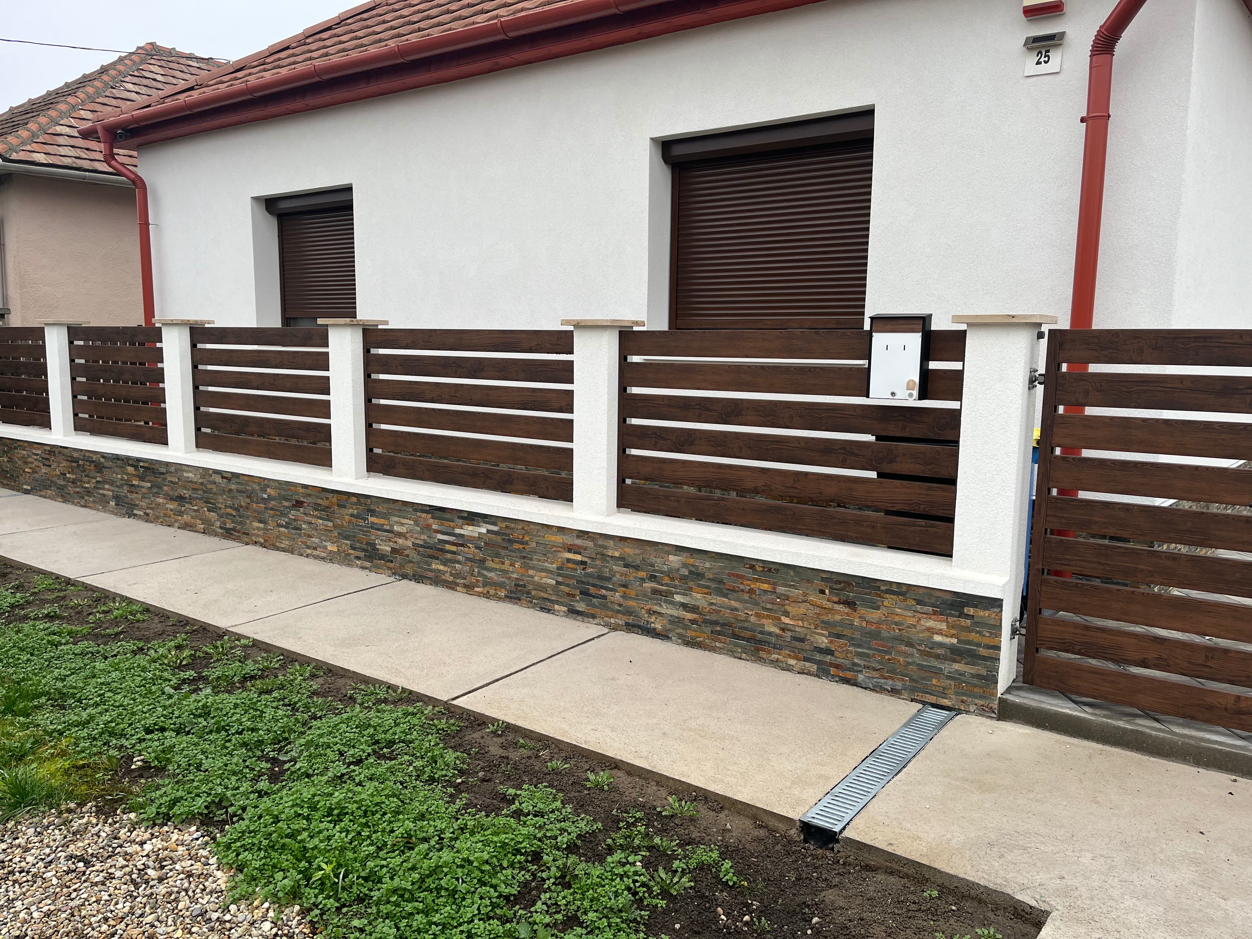 DIÓ Kerítéselem zárt profil