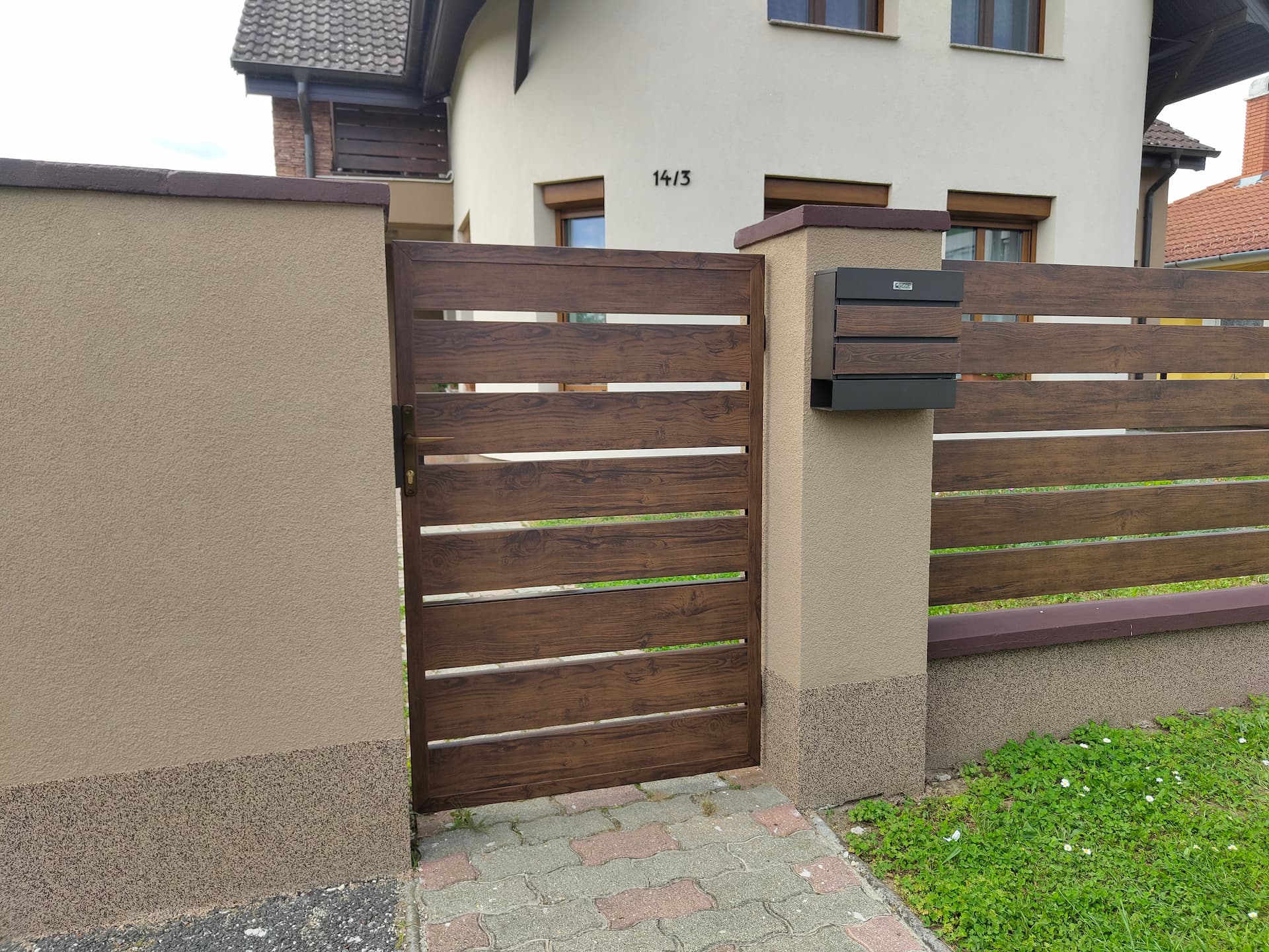 DIÓ Kerítéselem zárt profil