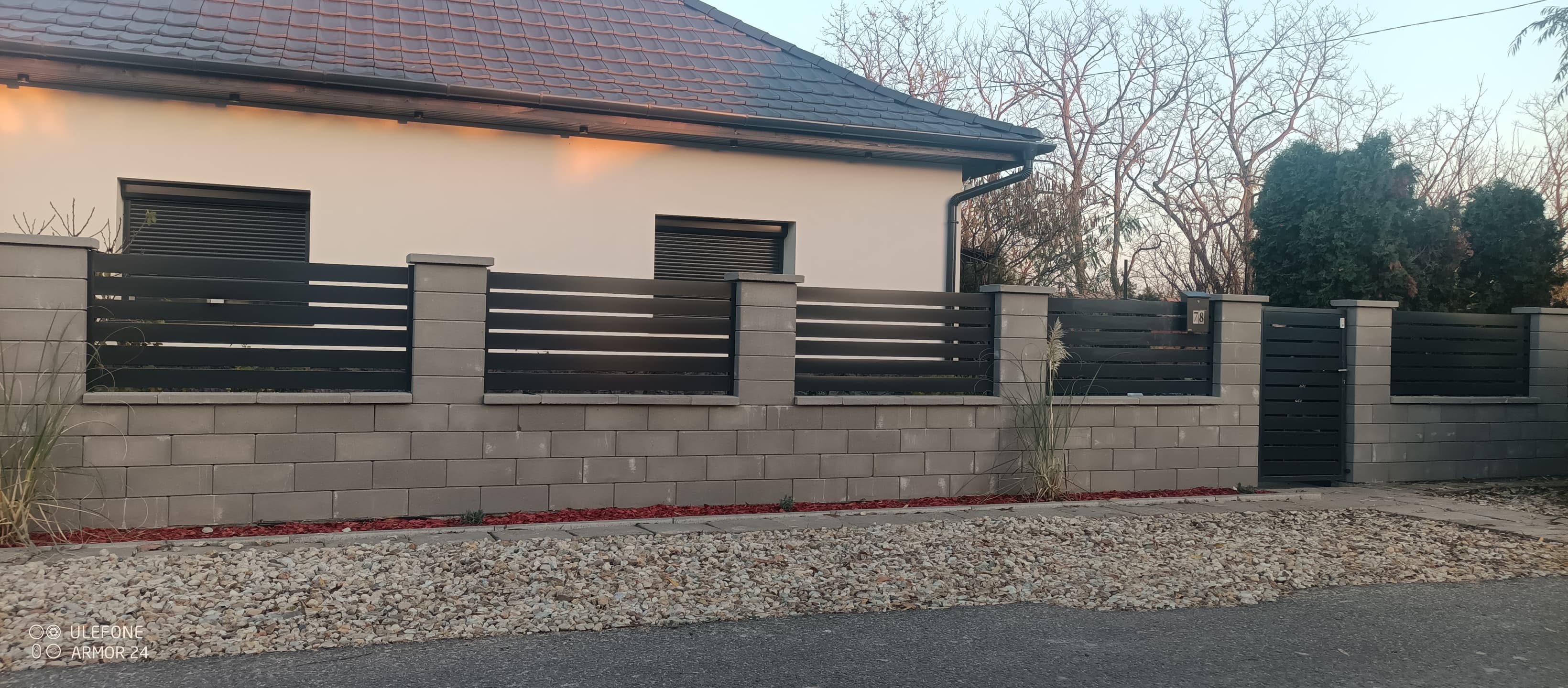 RAL 7016 Kerítéselem zárt profil