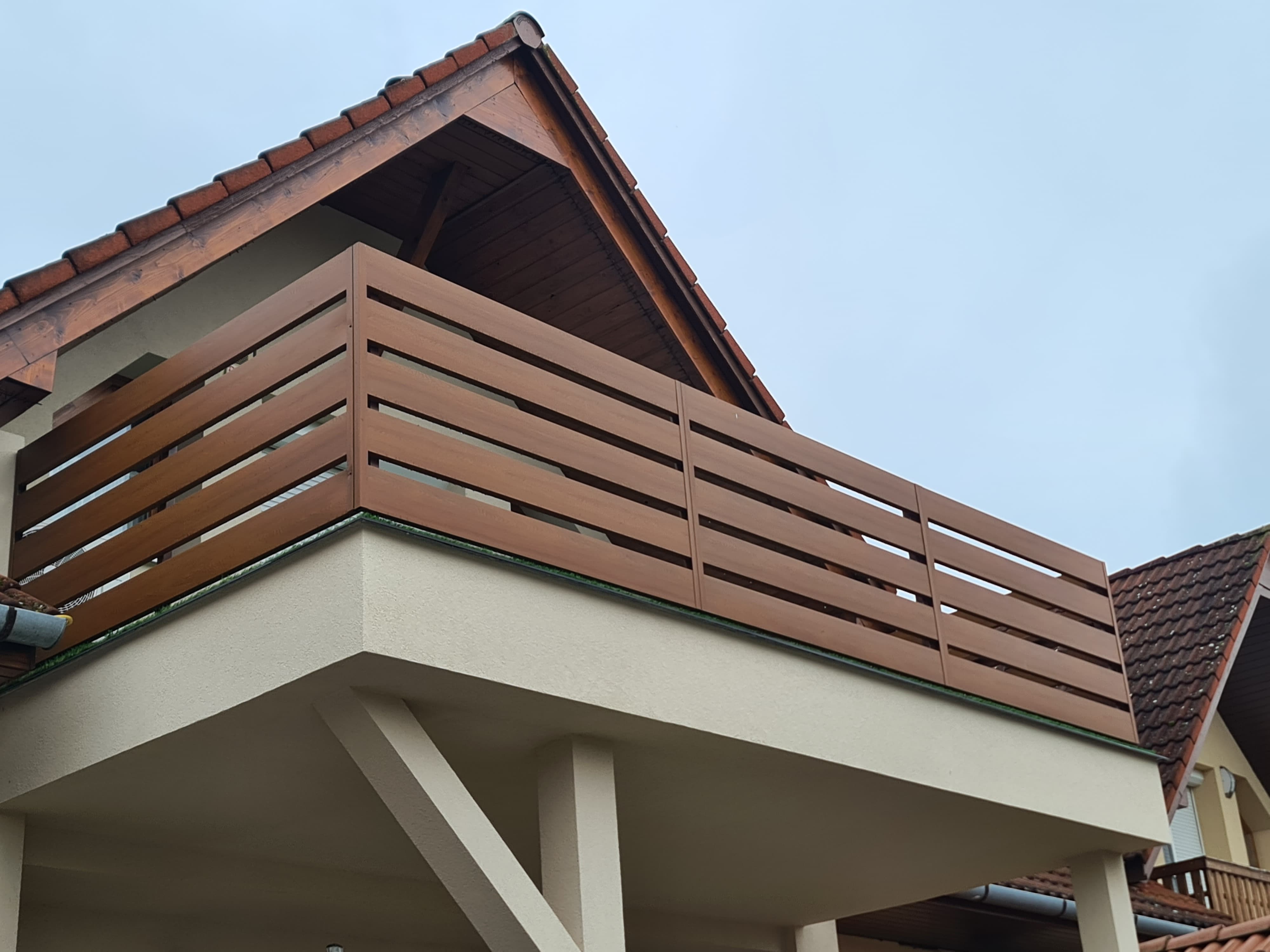 Aranytölgy Kerítéselem zárt profil