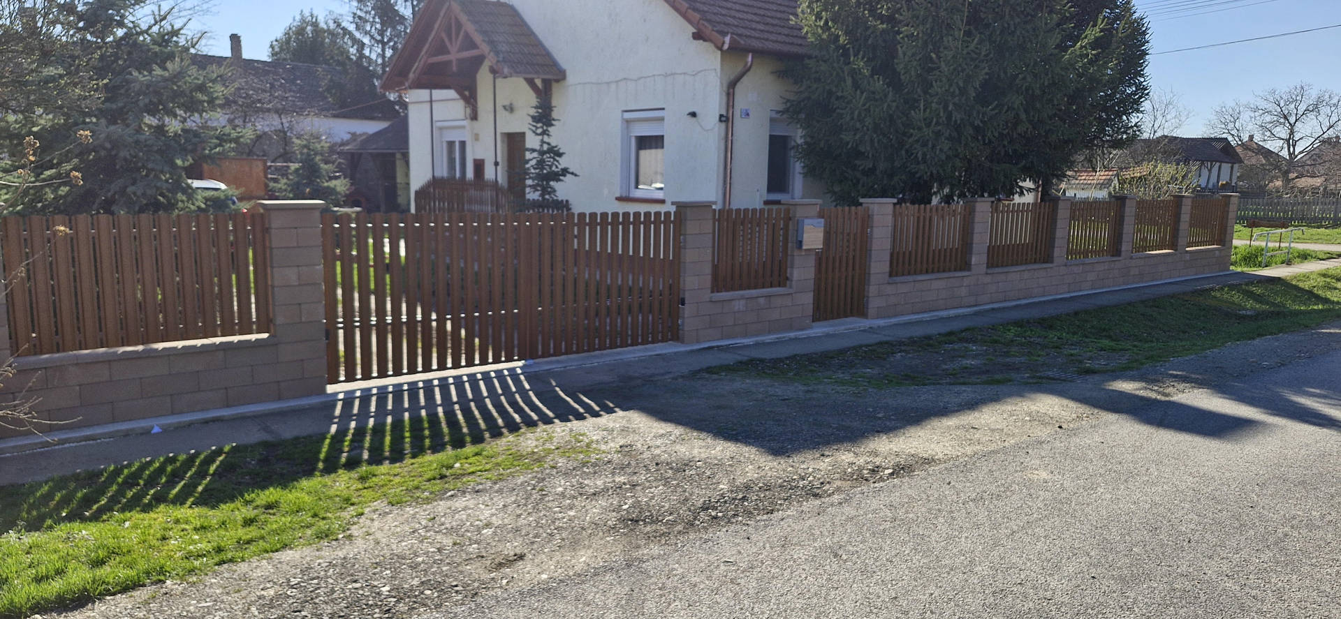 Aranytölgy 2 oldalas Kerítésléc - íves